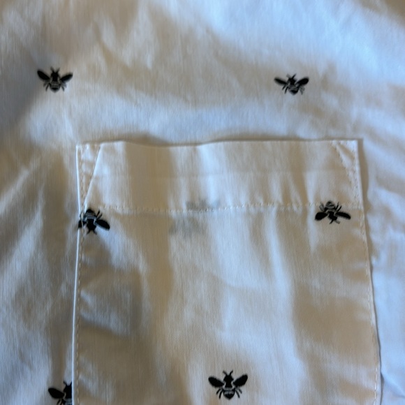 Very cute - 🐝 bee - button down top. Size L - Picture 3 of 4
